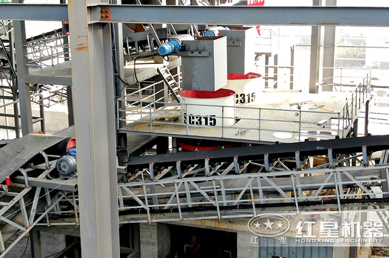 江蘇客戶(hù)大型砂石現(xiàn)場(chǎng)圓錐破碎機(jī) 江蘇客戶(hù)大型砂石現(xiàn)場(chǎng)圓錐破碎機(jī)