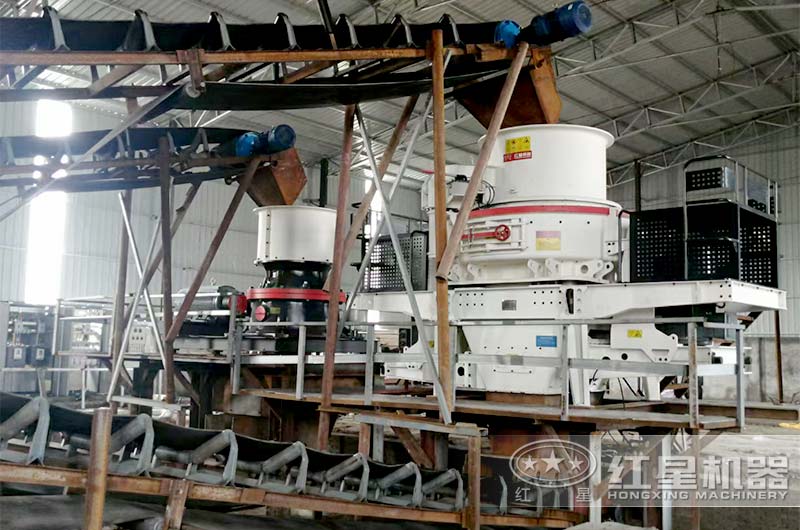 一小時處理一百方的花崗巖固定碎石機現(xiàn)場 一小時處理一百方的花崗巖固定碎石機現(xiàn)場