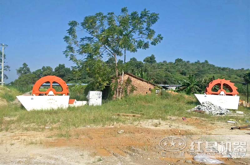 砂石生產(chǎn)線(xiàn)現(xiàn)場(chǎng)等待安裝的洗沙機(jī) 砂石生產(chǎn)線(xiàn)現(xiàn)場(chǎng)等待安裝的洗沙機(jī)