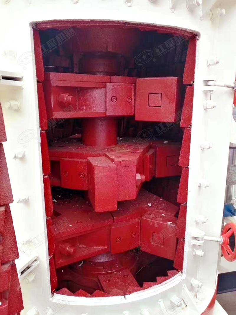 紅星復(fù)合式破碎機錘頭實拍 紅星復(fù)合式破碎機錘頭實拍