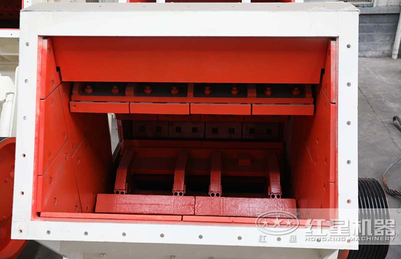 反擊式破碎機進料口實拍 反擊式破碎機進料口實拍