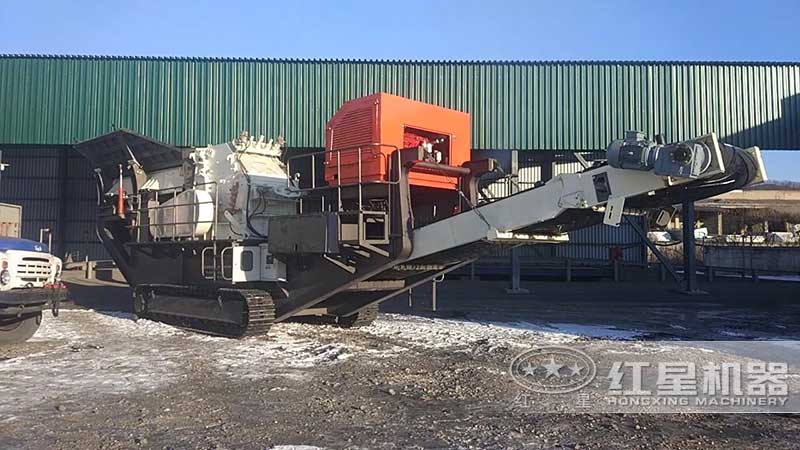 俄羅斯履帶移動破碎機(jī)加工現(xiàn)場 俄羅斯履帶移動破碎機(jī)加工現(xiàn)場