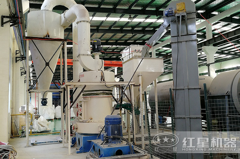 超細(xì)立式磨粉機(jī)環(huán)保現(xiàn)場(chǎng)