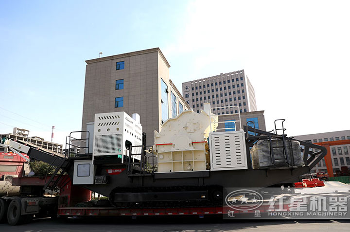 移動(dòng)破碎機(jī)發(fā)貨現(xiàn)場(chǎng)，價(jià)格區(qū)間在15-150萬之間