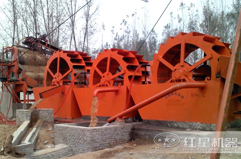 三臺洗砂機(jī)同時生產(chǎn)，更有效