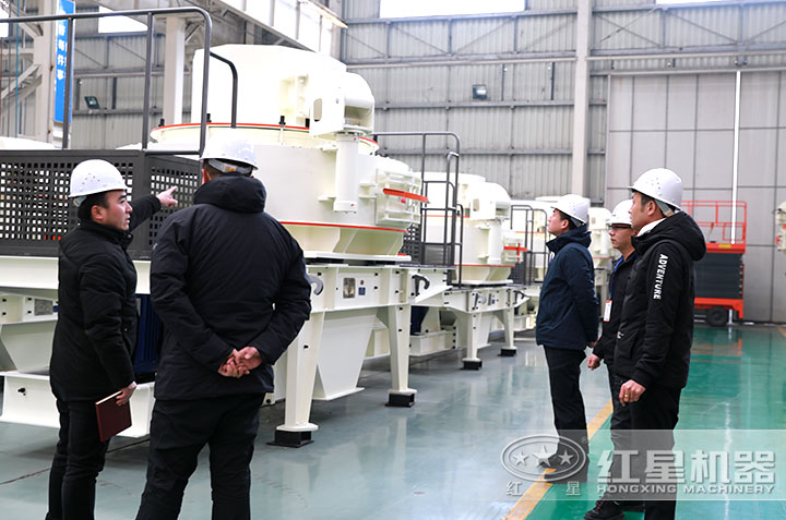 用戶(hù)來(lái)廠考察，有業(yè)務(wù)經(jīng)理現(xiàn)場(chǎng)報(bào)價(jià)