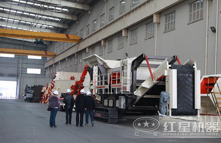 用戶來(lái)廠考察，親眼了解移動(dòng)式制砂機(jī)詳情