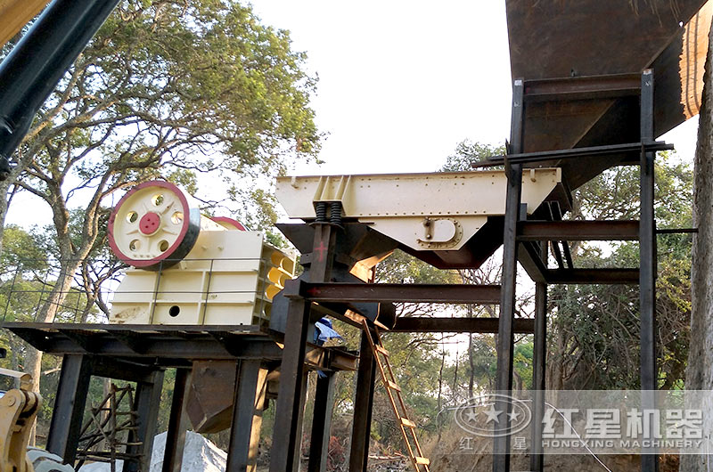 69破碎機(jī)生產(chǎn)現(xiàn)場(chǎng)，占地小