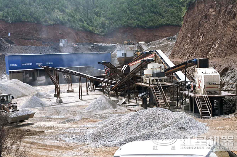 制砂設備生產(chǎn)現(xiàn)場，反擊破搭配制砂機，破碎軟料